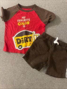 5/$15- Red & Brown 'My Favorite Color is Dirt' Toddler Tee and Shorts Set
